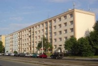 socialistický dělnický činžák – bytový činžovní dům